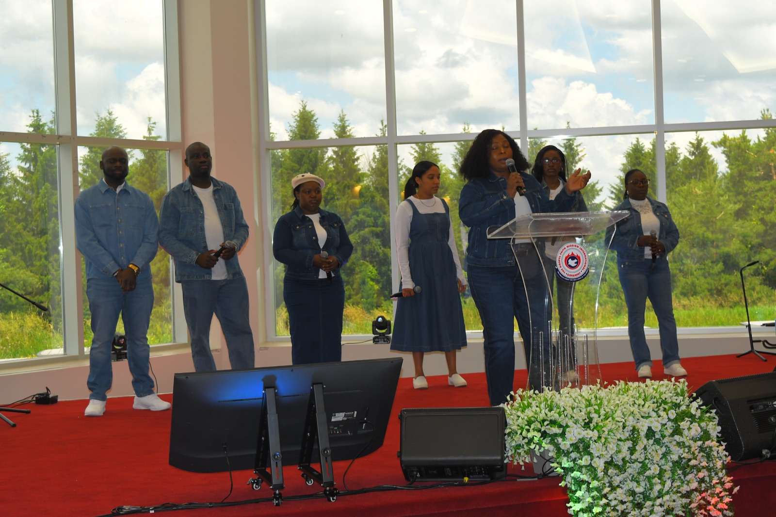 Congregation photo 7